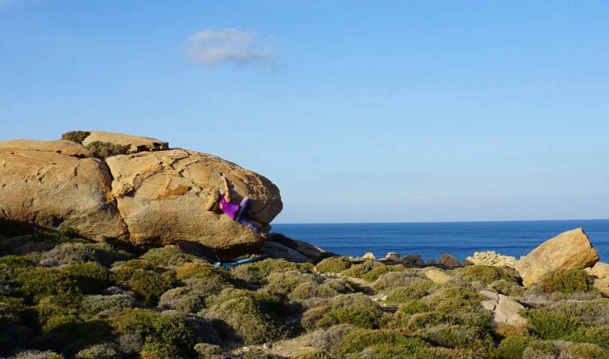 Rockclimbing in Tinos